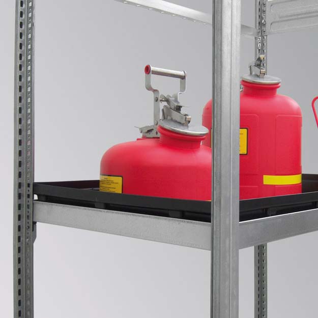 Zusätzliche PE-Regalwanne für Kleingebinderegale, Feldweite 1000 mm, Auffangvolumen 30 l Kleingebinderegale Produktbild Kleingebinderegal mit PE-Regalwannen, Detail