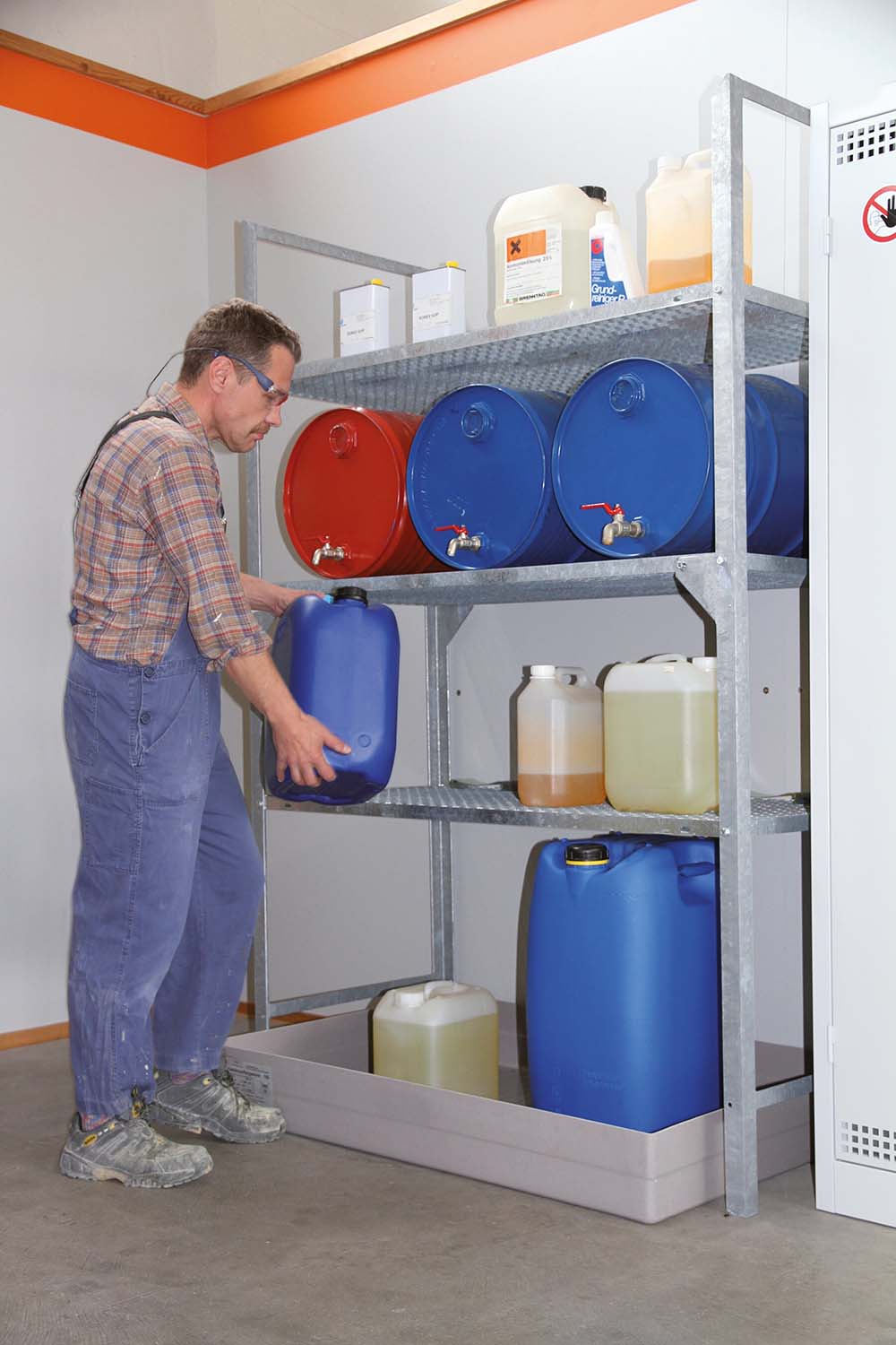 Fassregal mit Auffangwanne aus GFK für 9 x 60 l Fässer oder Kleingebinde, 1320 x 800 x 2000 mm
