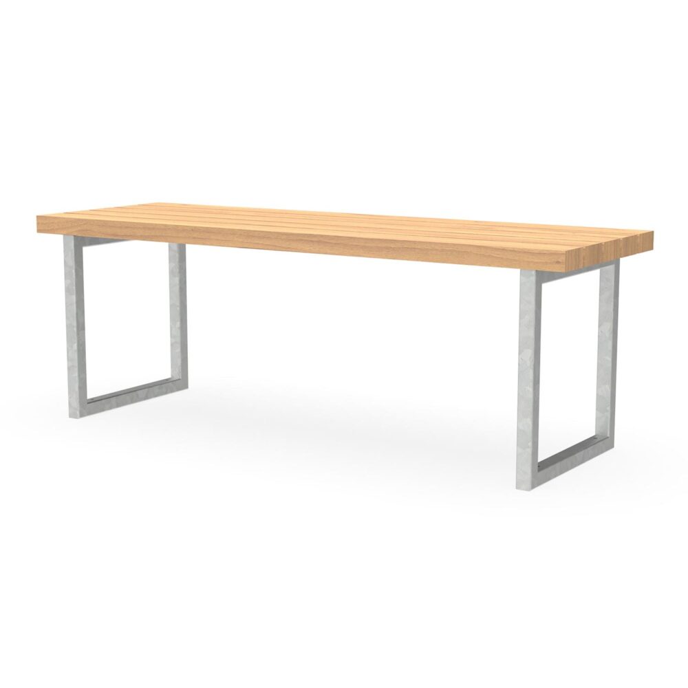 Tisch mit Gestell aus verzinktem Stahl und Tischfläche aus Holz