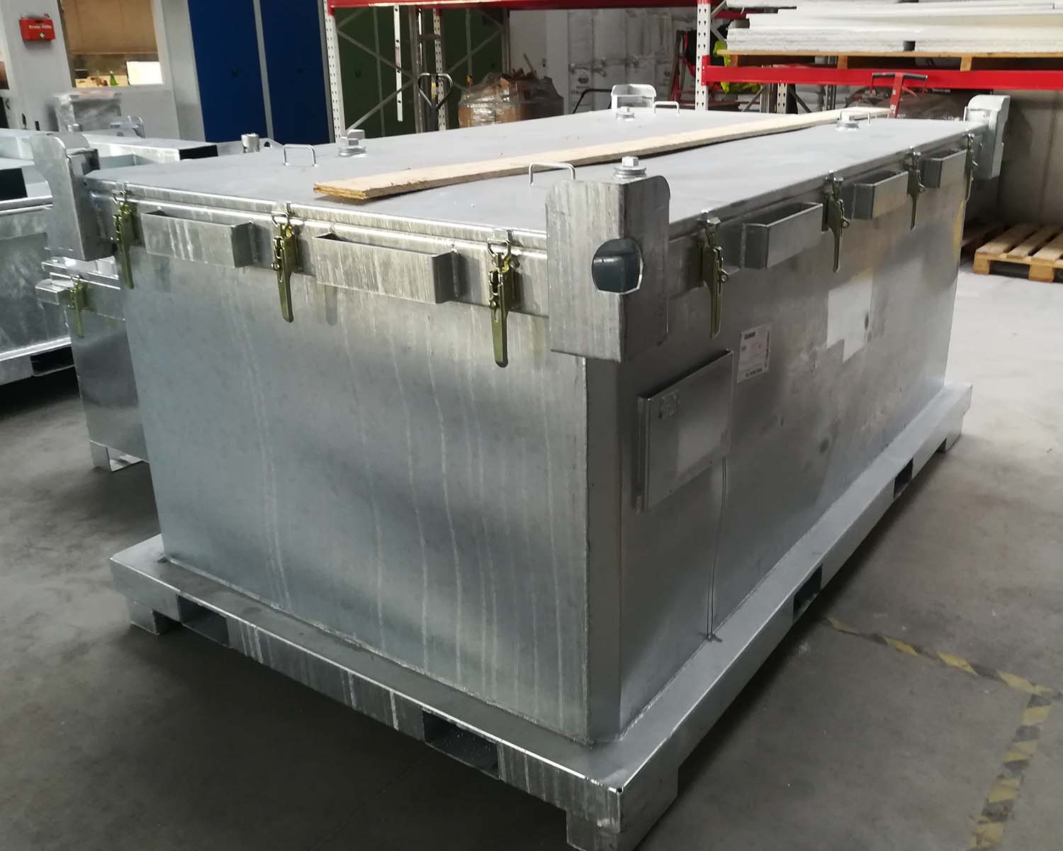 Transportbehälter XXL aus Stahl für Lithium-Ionen-Batterien, VG I, mit 50 x PyroBubbles®-Säcke